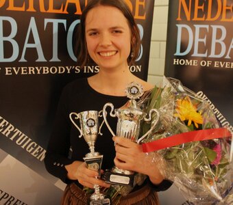 Nienke Both wint 7e editie Pitchmasters bij Dé Nederlandse Debatclub
